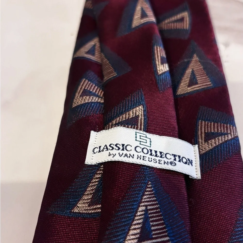 Elegant Burgundy and Navy Triangle Pattern Men's Tie